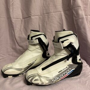 Women's Solomon Vitane carbon skate ski boot. SNS (two bar system) size 8.